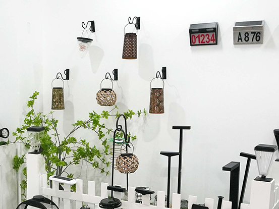 Solar landscape light